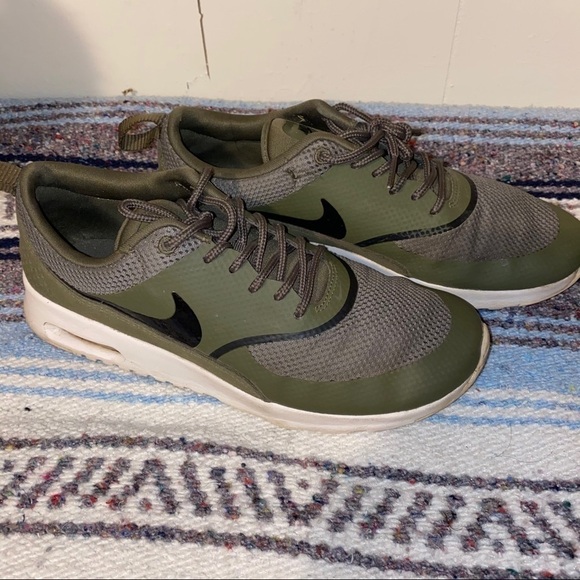 Nike Women's Air Max Thea Military Green size 8 - Picture 1 of 7